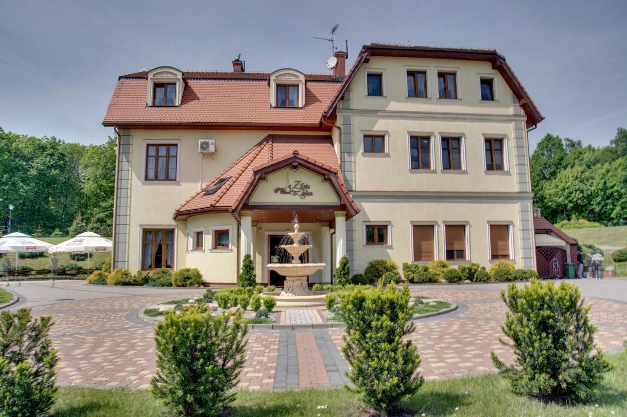 Zajazd Zlota Iglica Pogrzebien Buitenkant foto