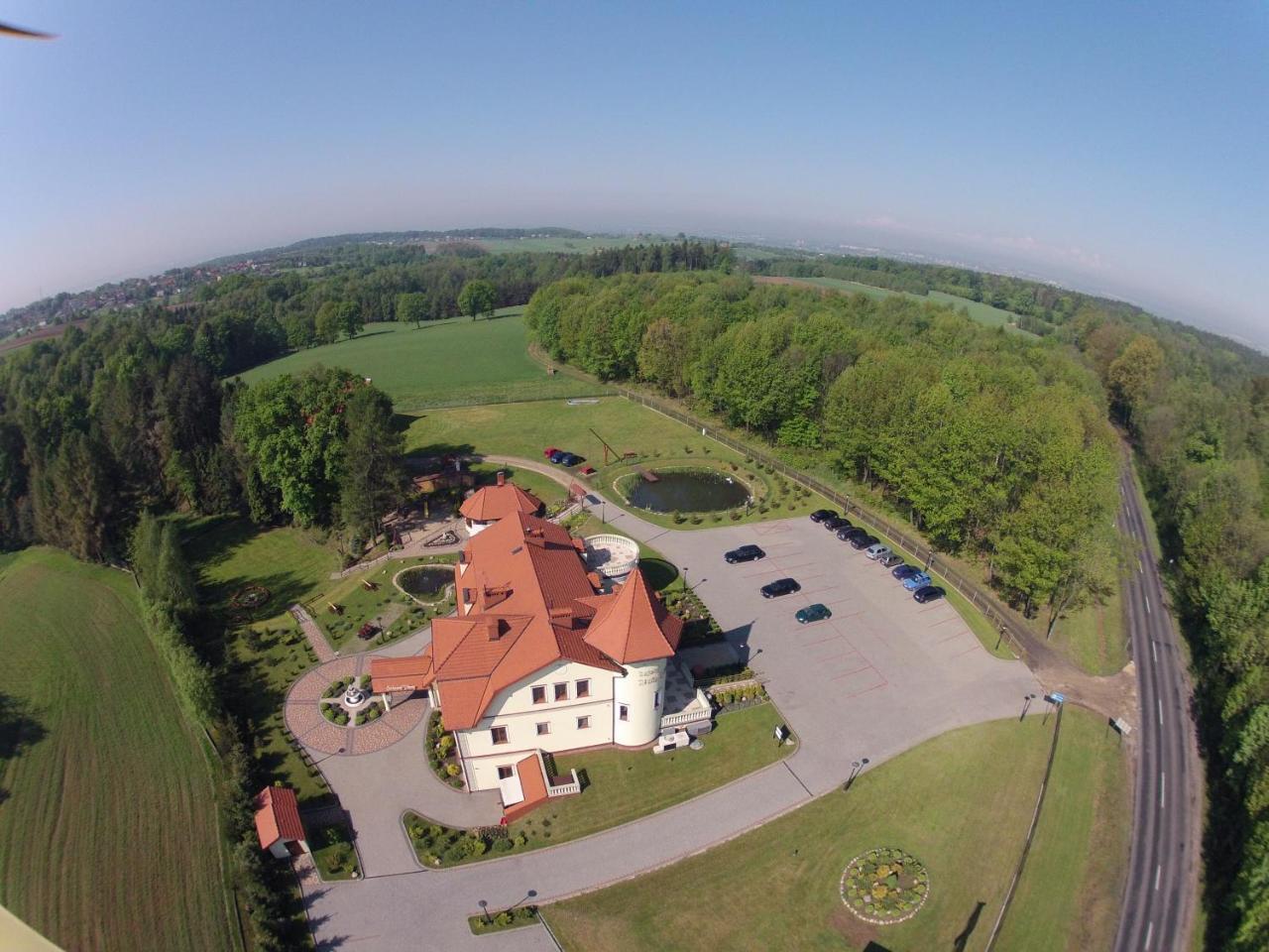 Zajazd Zlota Iglica Pogrzebien Buitenkant foto