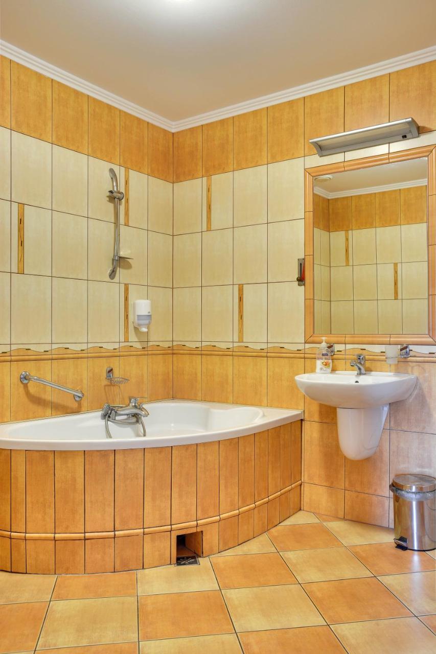 Zajazd Zlota Iglica Pogrzebien Buitenkant foto